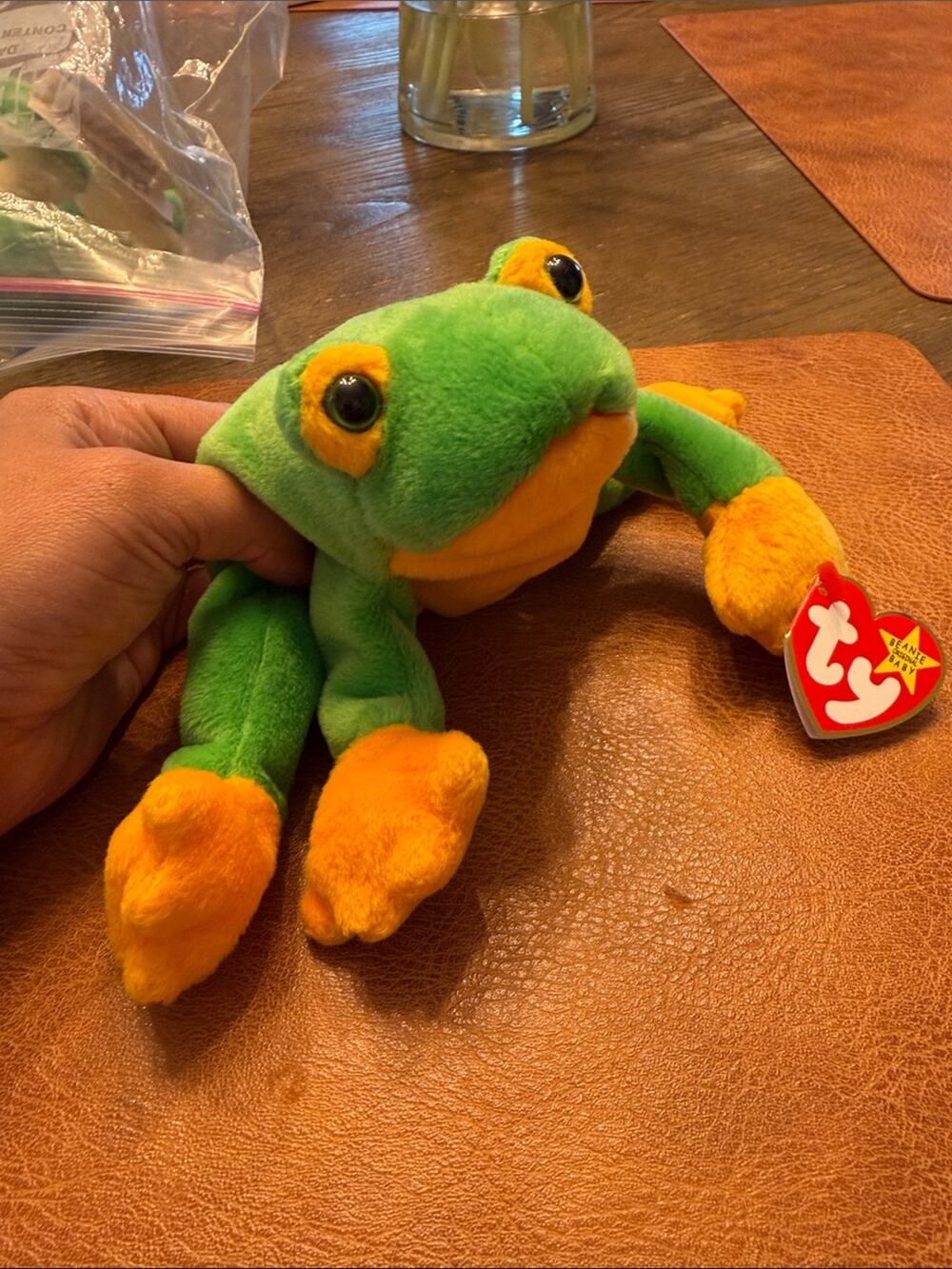 NWT Vintage Ty Beanie Baby "SMOOCHY" the Frog (9 inch), 1997, #4039,